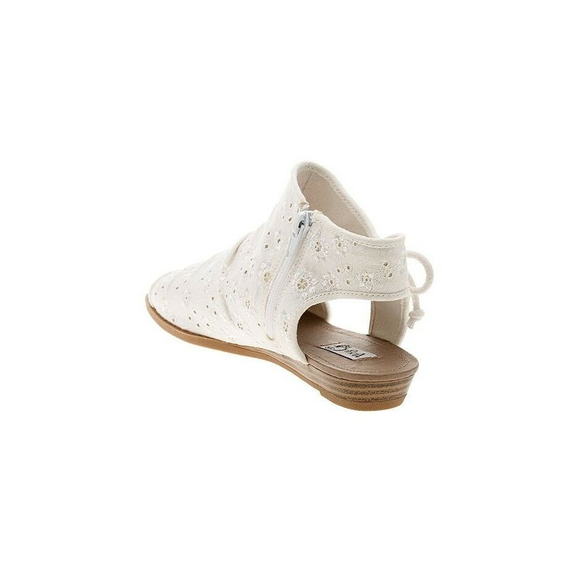 Very G Women's White Floral Embroidered Sandals Size 6 M NEW Comfy Boho Bridal - Picture 3 of 4